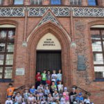 Toruń Tourist - wycieczka szkolna przed Domem Mikołaja Kopernika, wiosna 2017